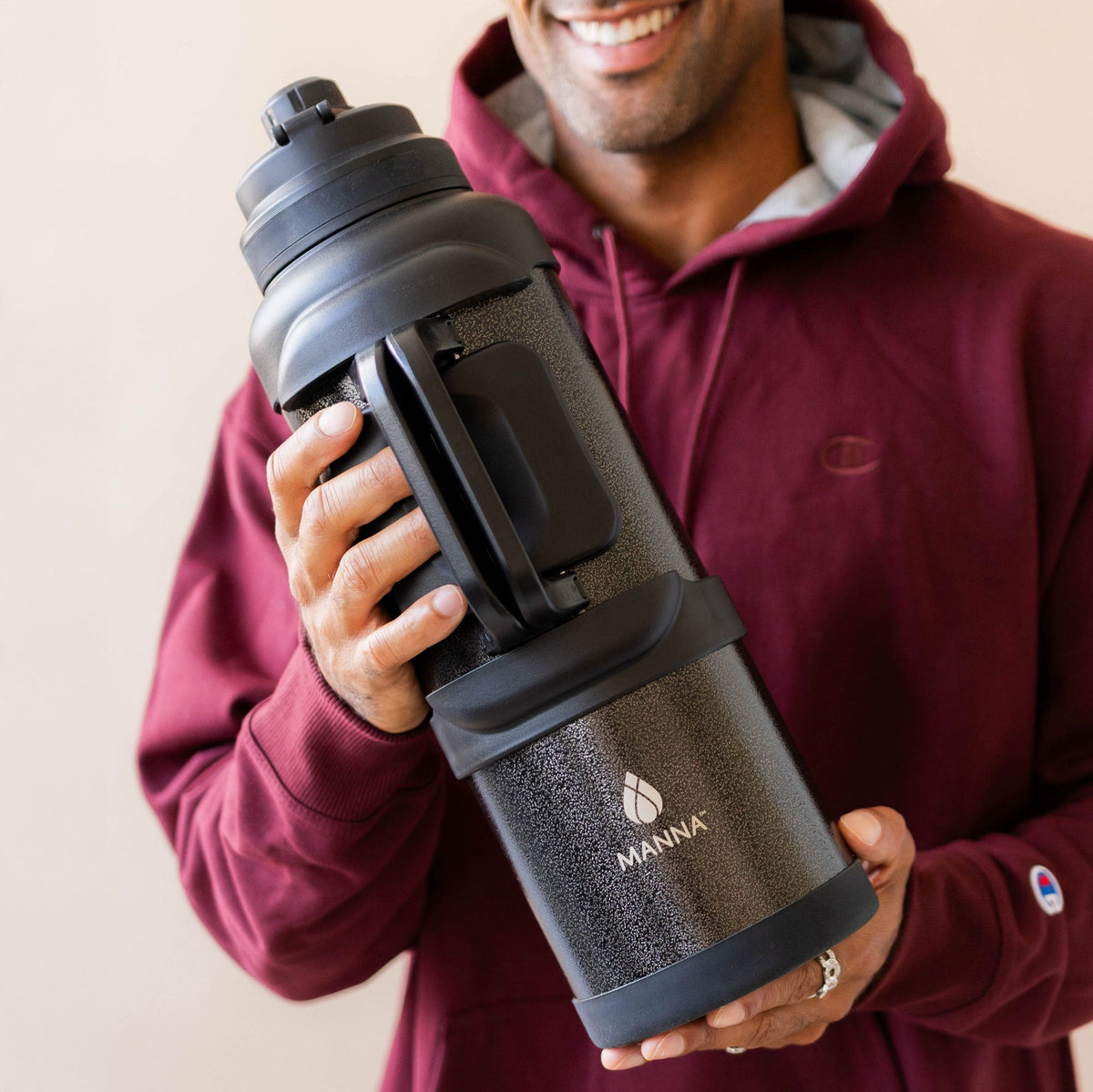 4l-titan-bottle-135-oz-u4 5Manna_Website_Lifestyles-29.jpg